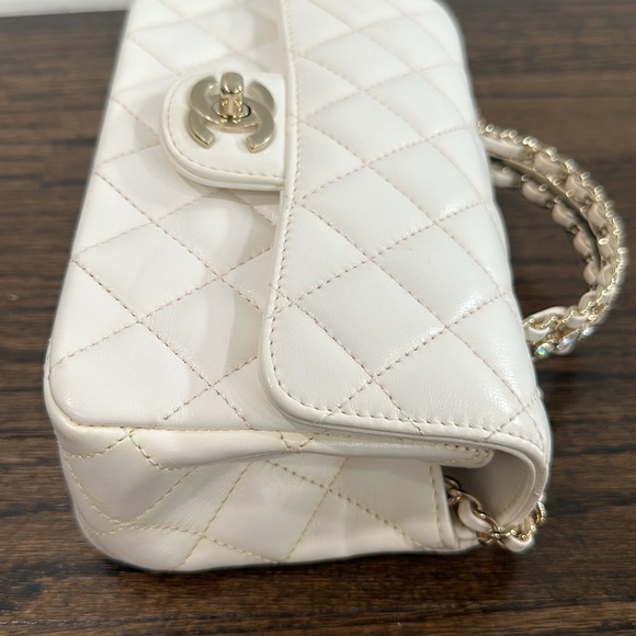 Selling a RARE Chanel Mini Rectangle Crystal Handle in WHITE LAMBSKIN - Picture 11 of 16